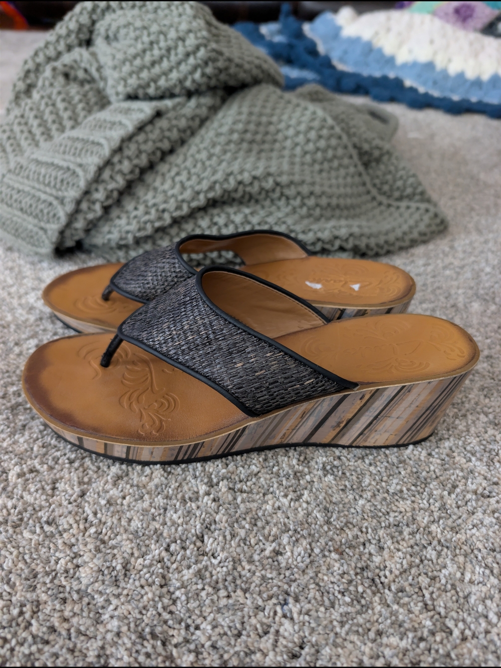 Clarks Black Woven Raffia Thong Wedge Sandals Size 10M
